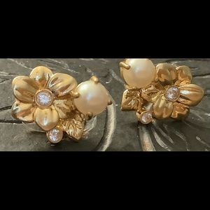 EUC katespade goldtone flower faux pearl earrings
